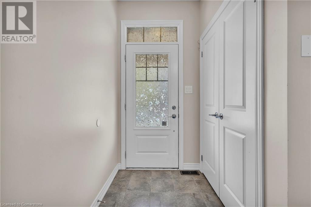 Photo 4 of 68 Esplanade Lane, Grimsby ON