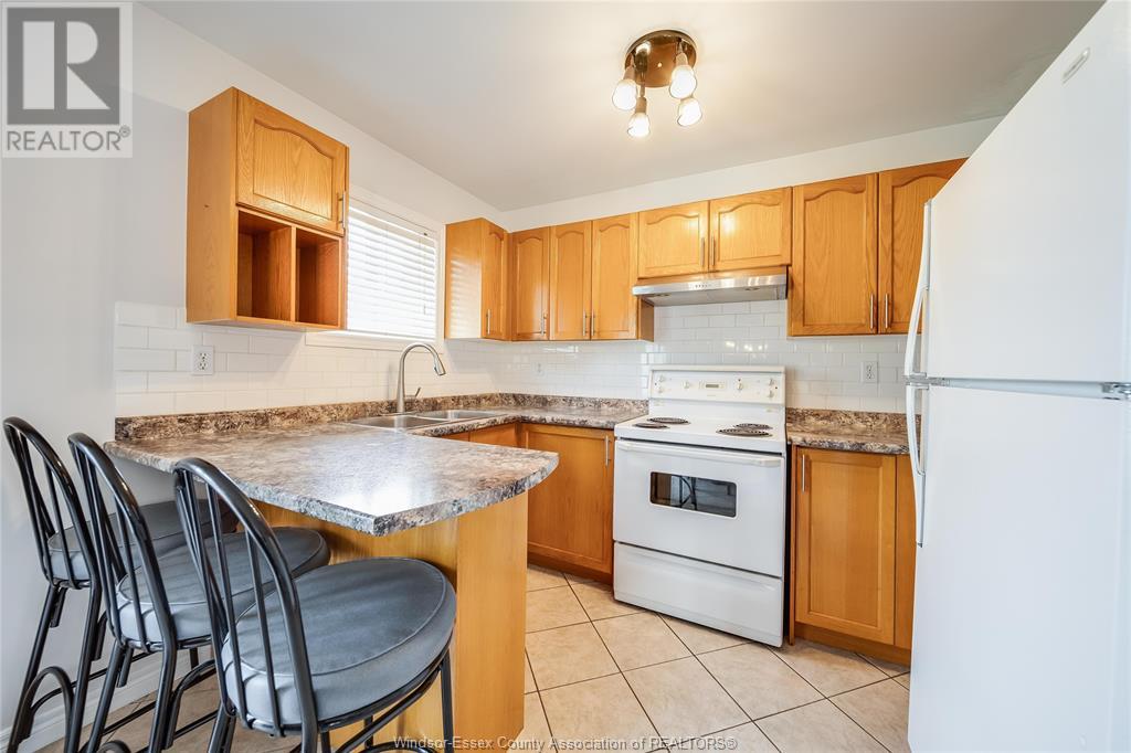 Photo 8 of 750 Cabana Road East, Windsor ON