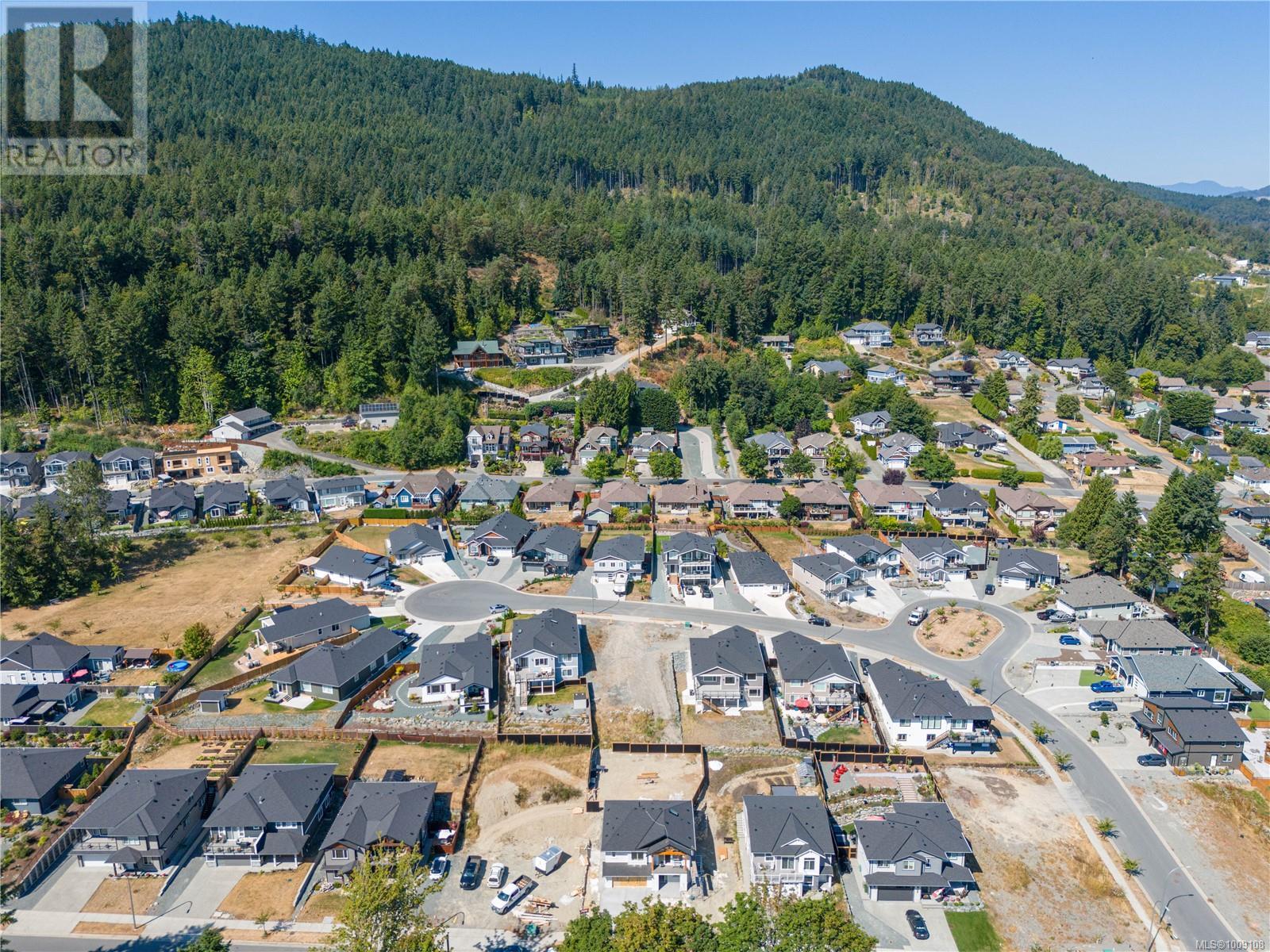 Photo 10 of 824 Russell Rd, Ladysmith BC