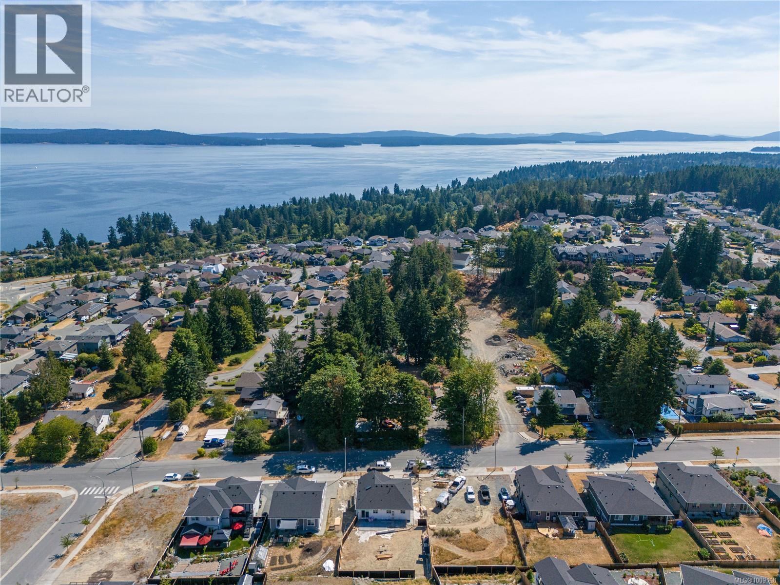 Photo 12 of 824 Russell Rd, Ladysmith BC