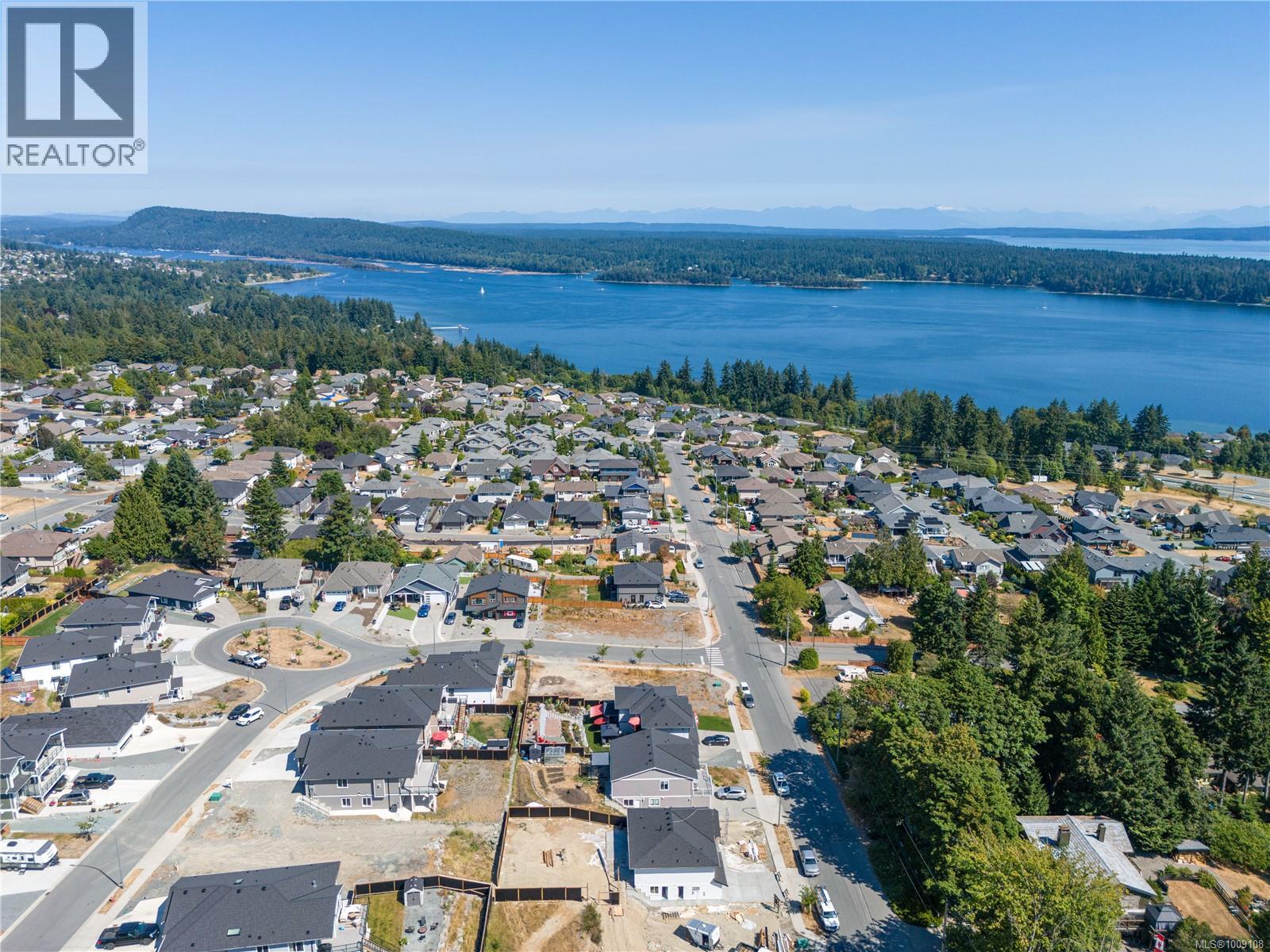 Photo 13 of 824 Russell Rd, Ladysmith BC