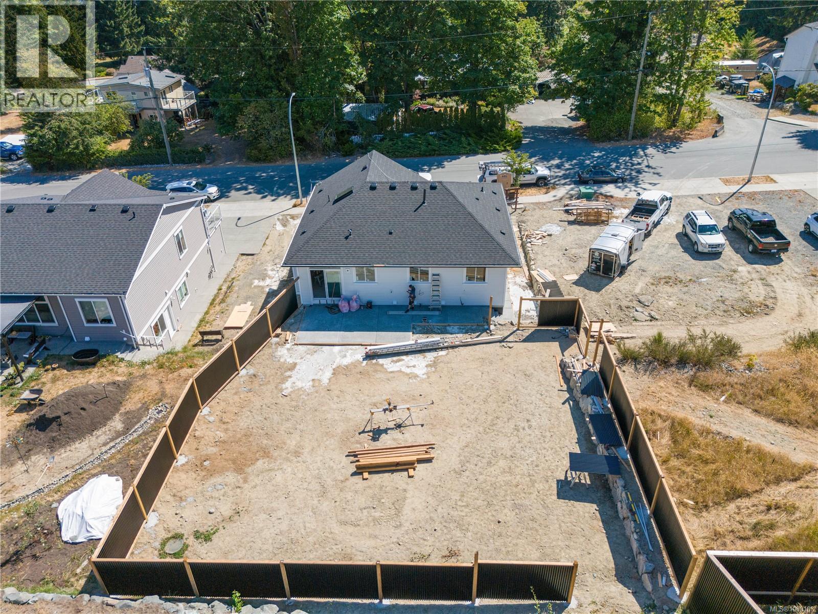 Photo 15 of 824 Russell Rd, Ladysmith BC