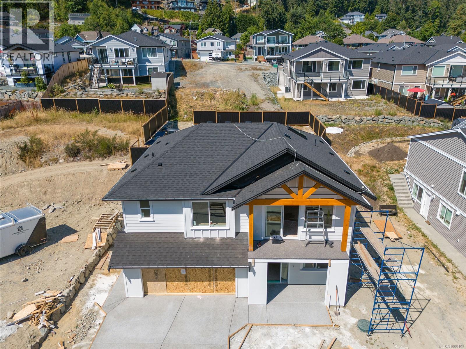 Photo 16 of 824 Russell Rd, Ladysmith BC