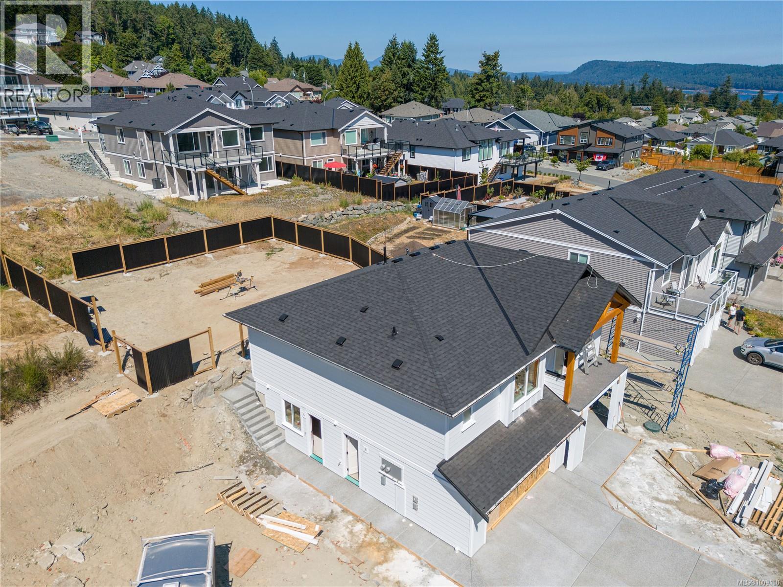 Photo 17 of 824 Russell Rd, Ladysmith BC