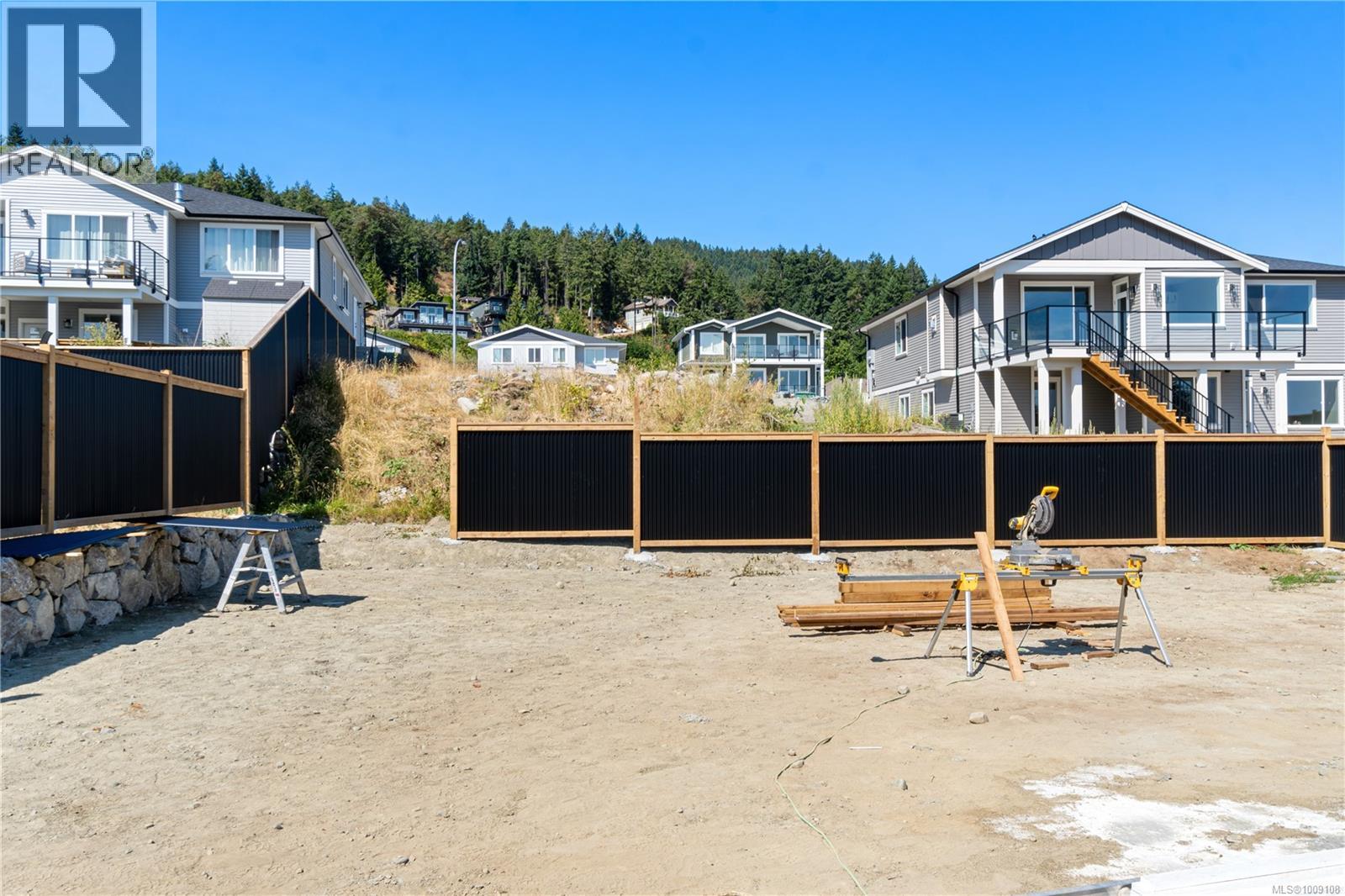 Photo 4 of 824 Russell Rd, Ladysmith BC