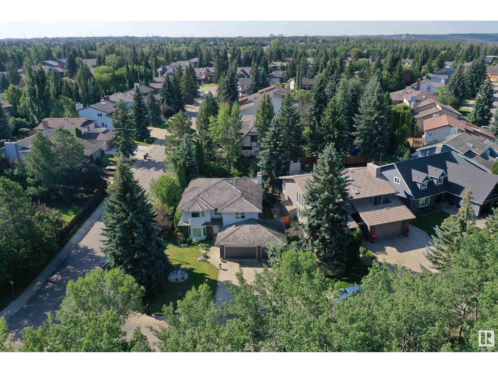 Photo 10 of 470 Rooney Cr Nw, Edmonton AB