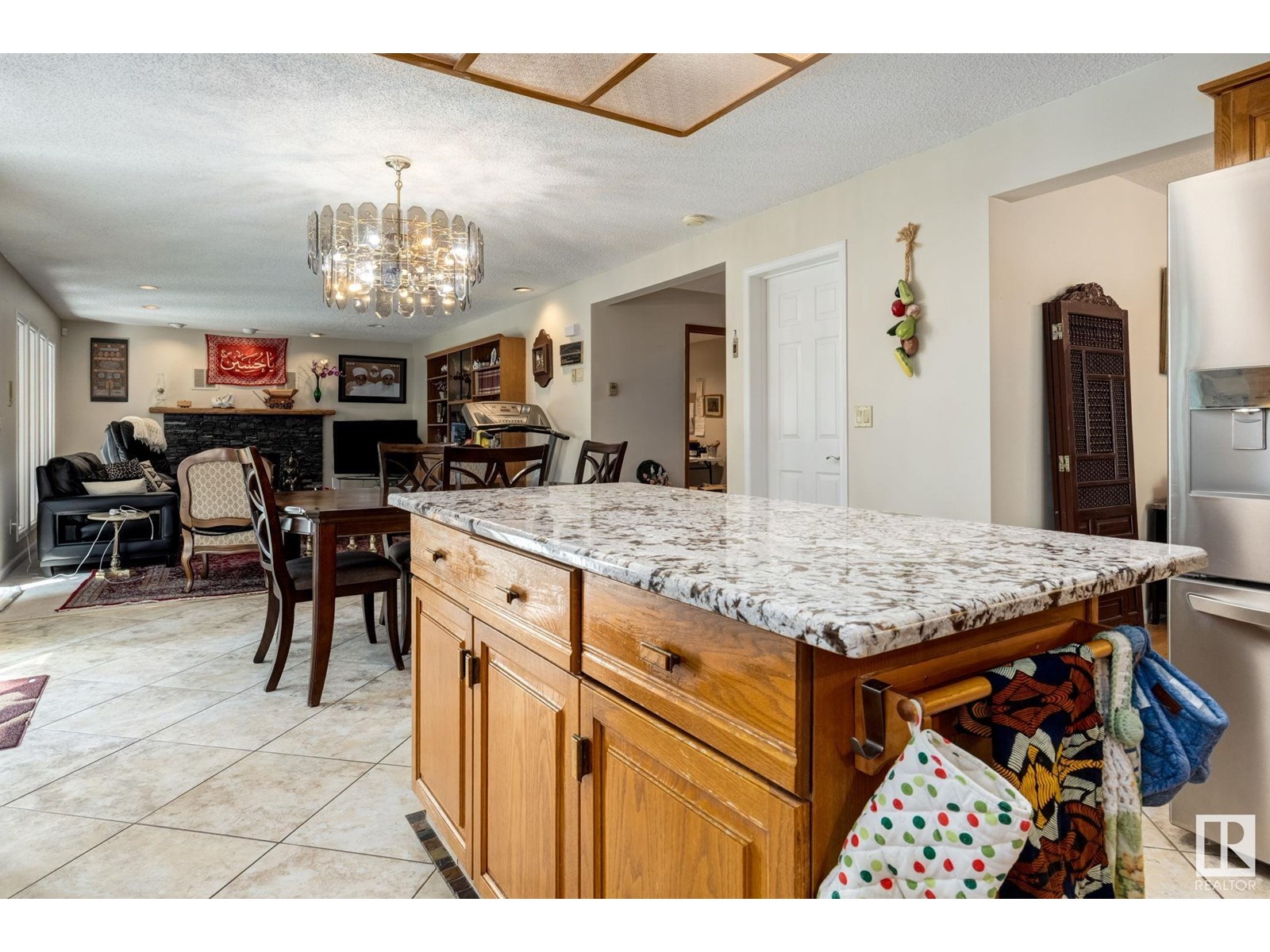 Photo 11 of 470 Rooney Cr Nw, Edmonton AB