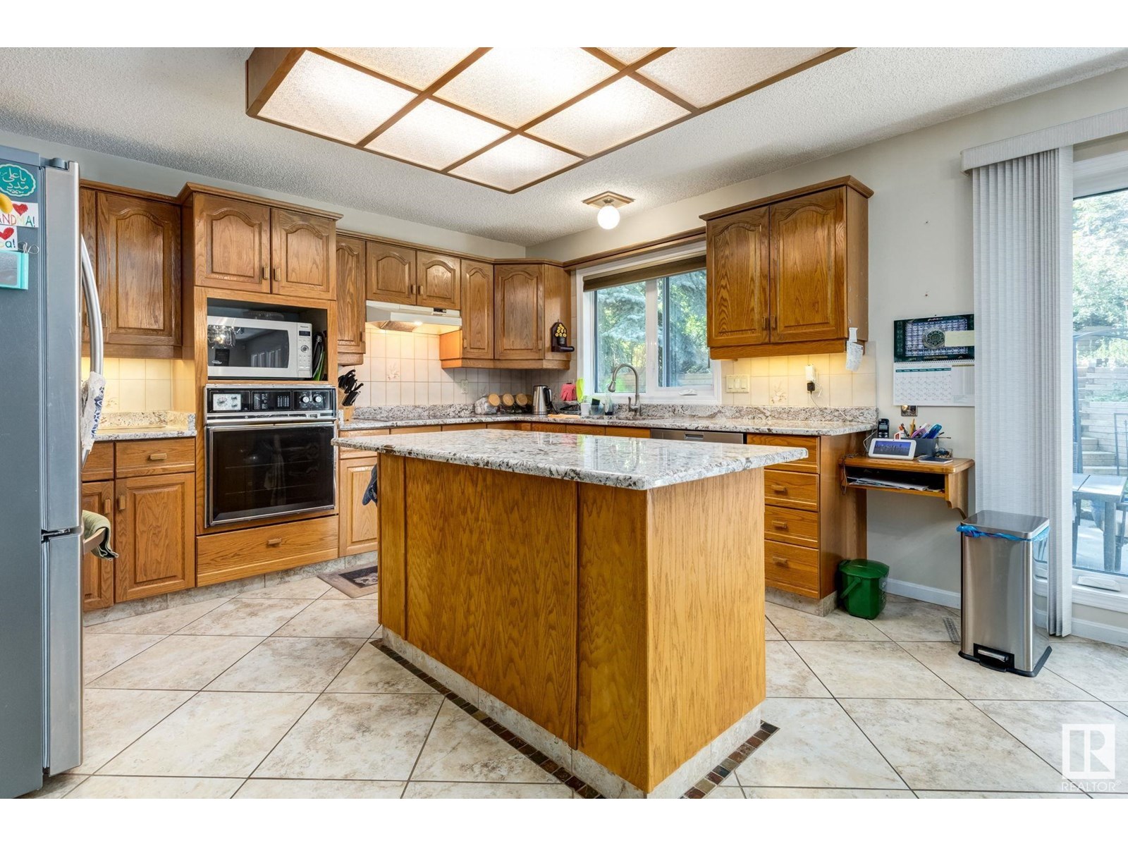 Photo 8 of 470 Rooney Cr Nw, Edmonton AB