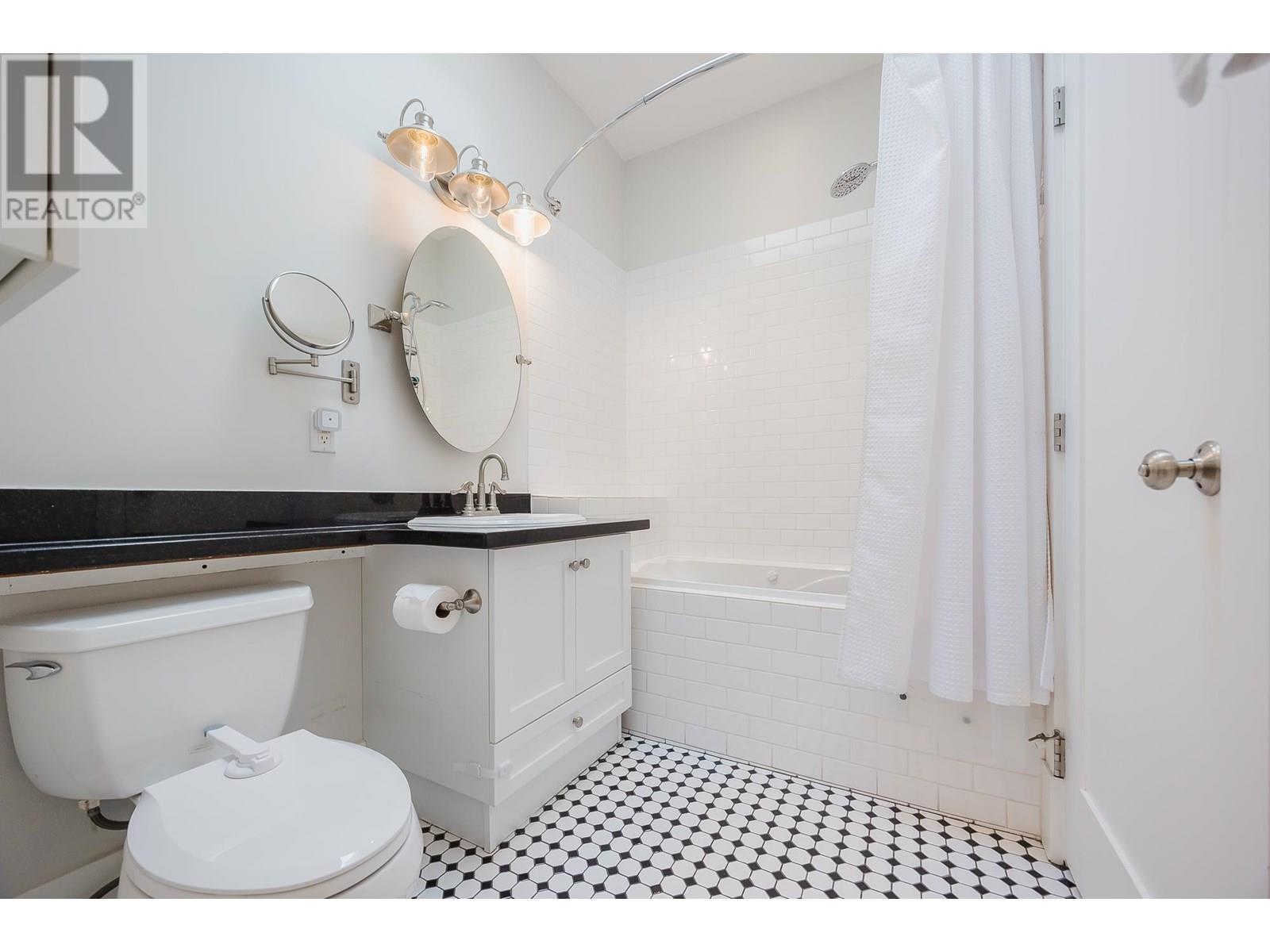 Photo 16 of 820 Edinburgh Street, New Westminster BC