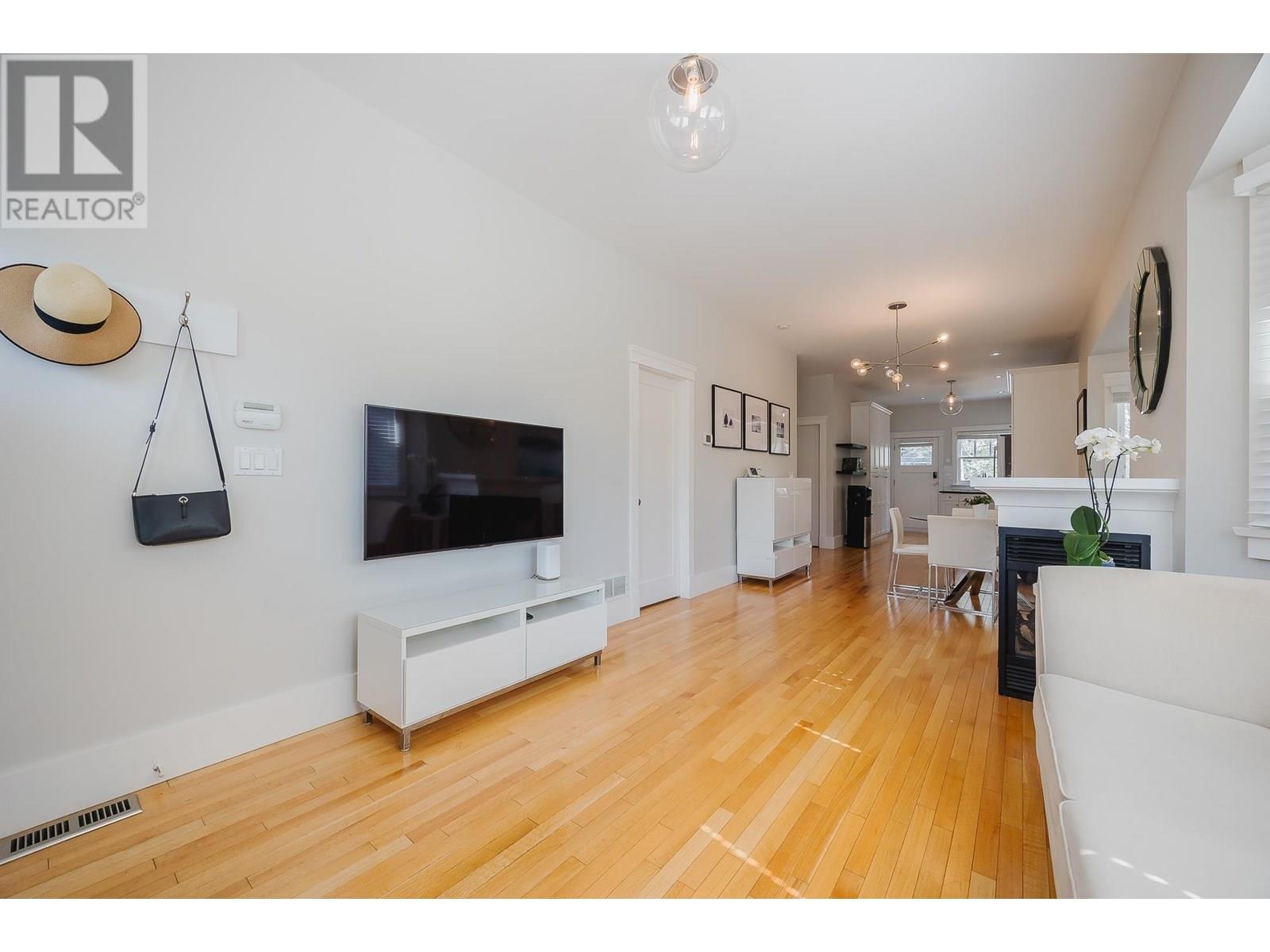 Photo 10 of 820 Edinburgh Street, New Westminster BC