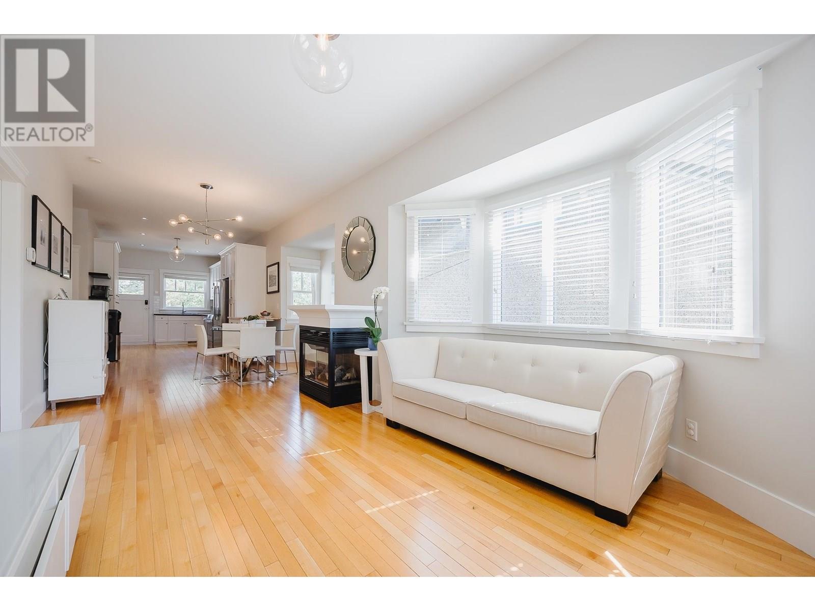Photo 11 of 820 Edinburgh Street, New Westminster BC