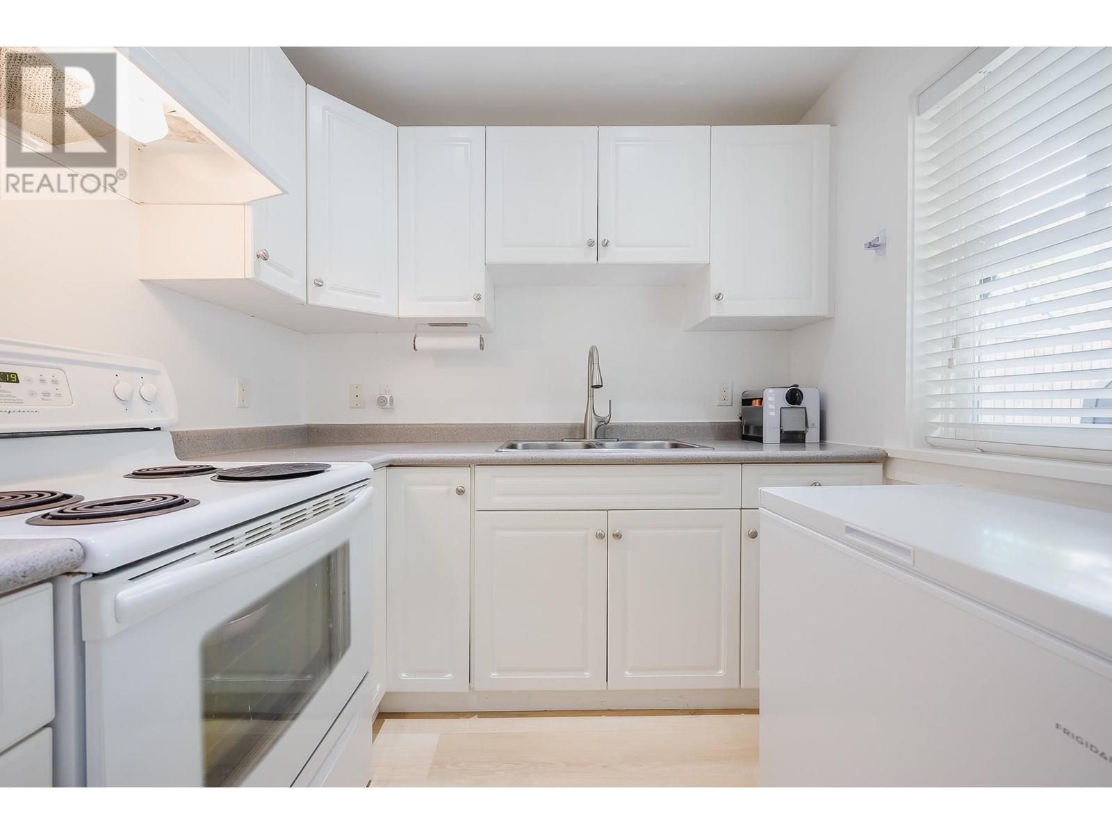 Photo 26 of 820 Edinburgh Street, New Westminster BC