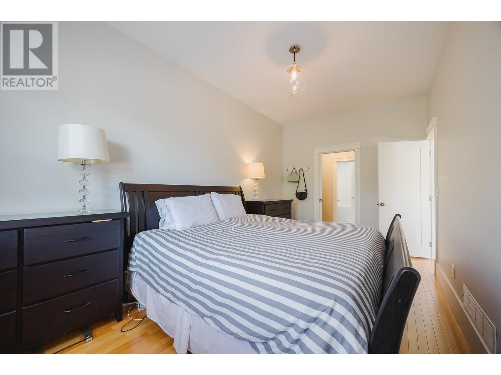 Photo 13 of 820 Edinburgh Street, New Westminster BC