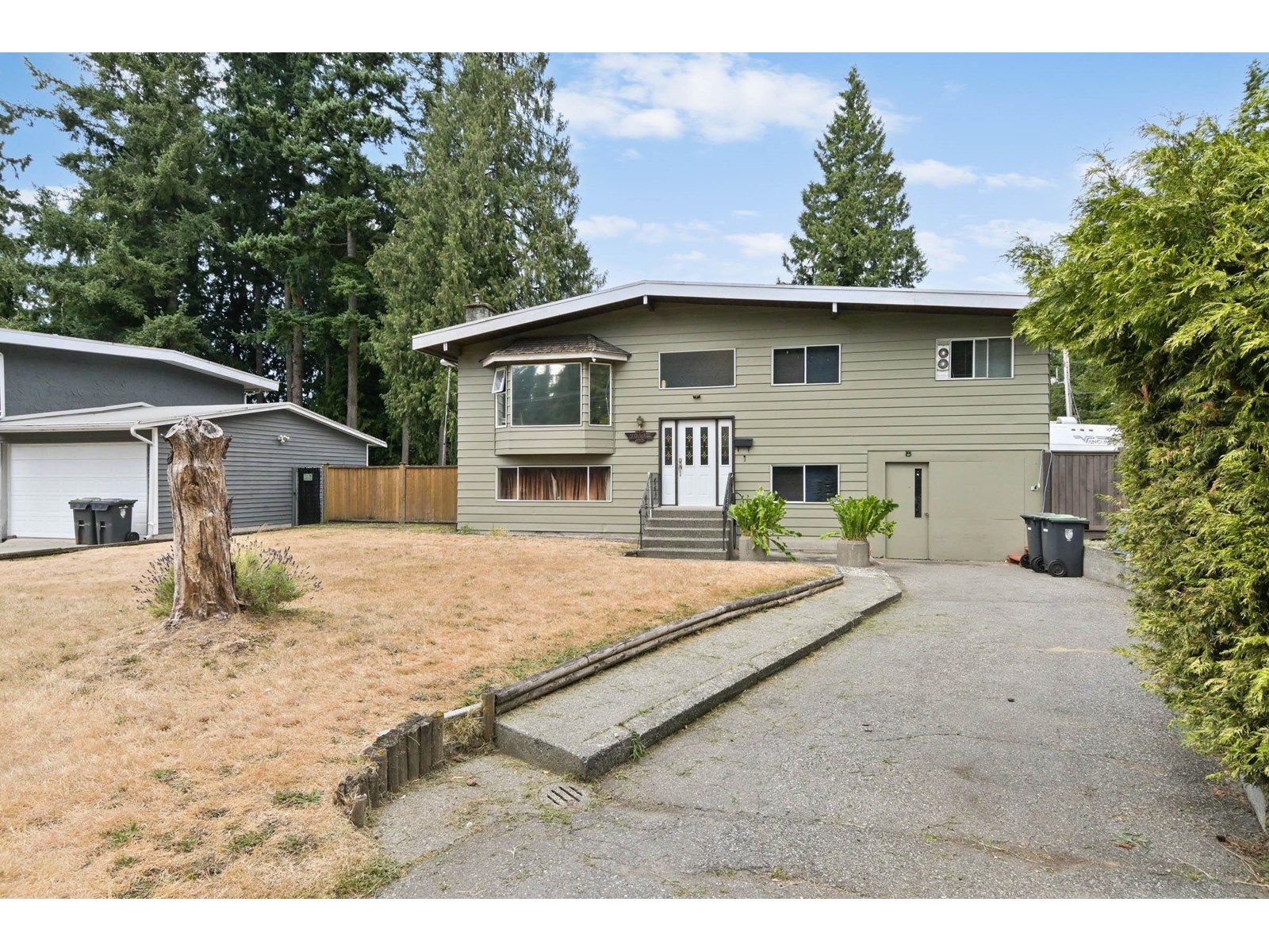 Photo 9 of 20593 42 Avenue, Langley BC