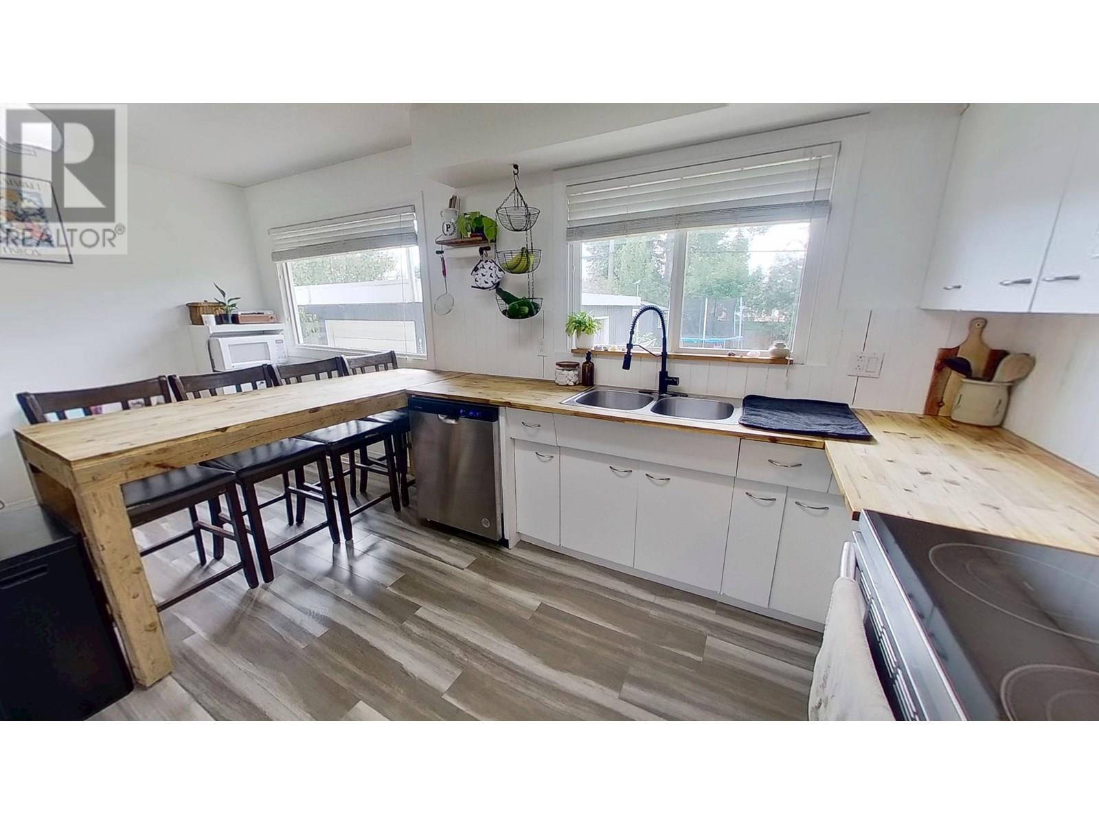 Photo 11 of 9523 113 Avenue, Fort St John BC