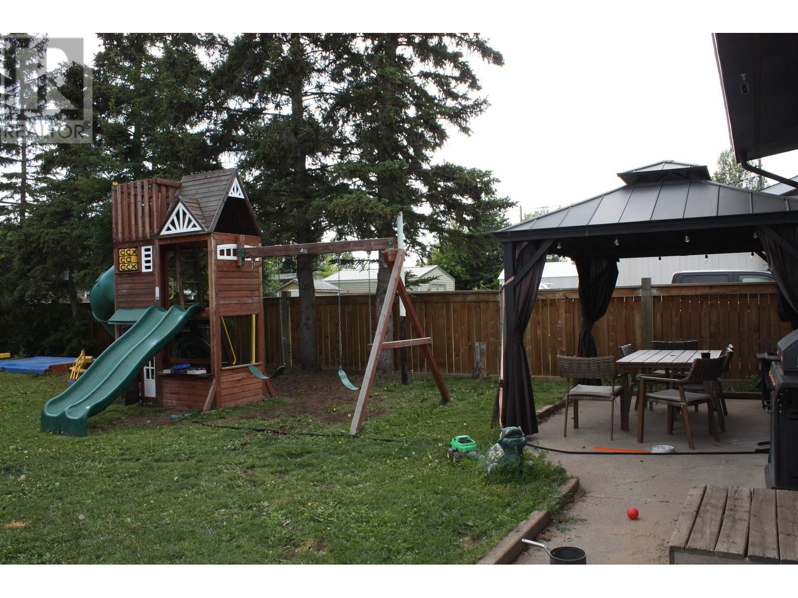 Photo 32 of 9523 113 Avenue, Fort St John BC