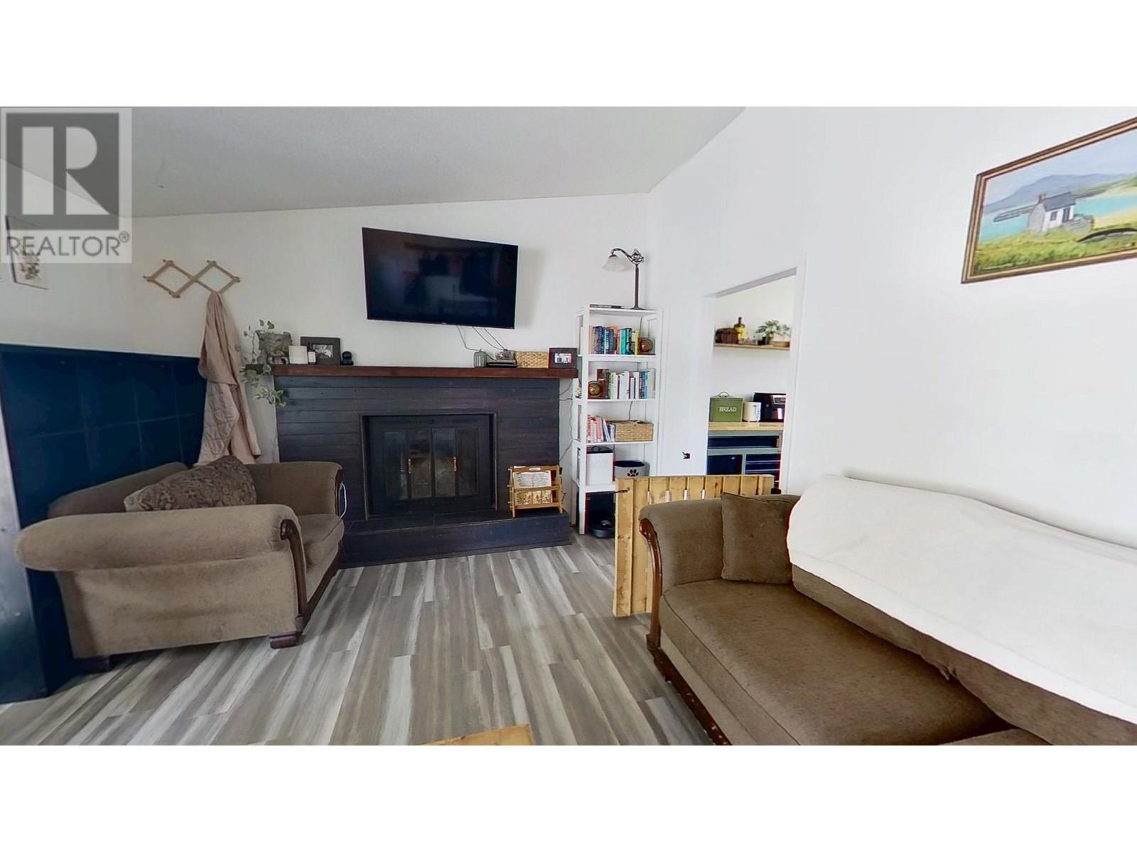 Photo 5 of 9523 113 Avenue, Fort St John BC