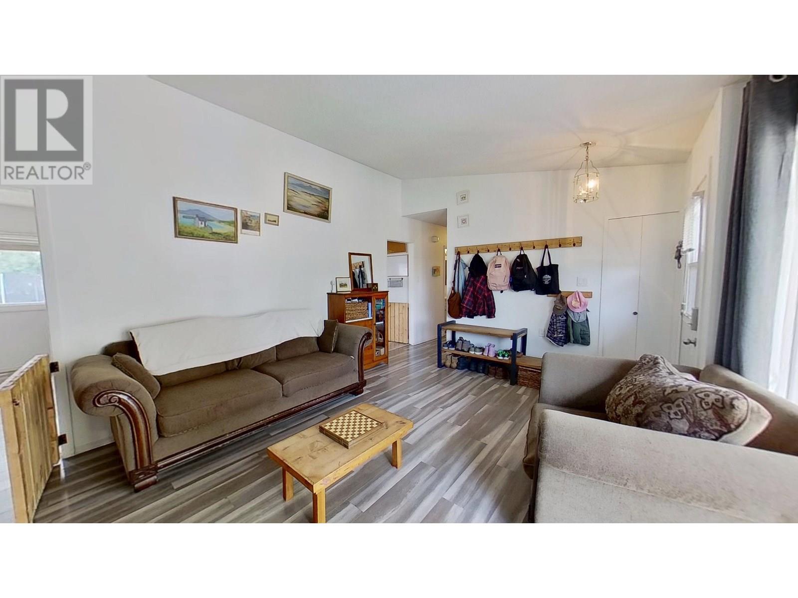 Photo 6 of 9523 113 Avenue, Fort St John BC