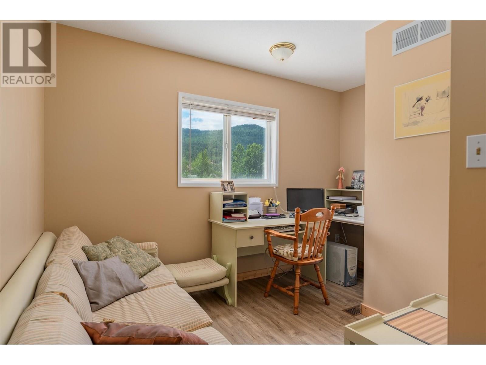 2068 Sixth Avenue, Trail