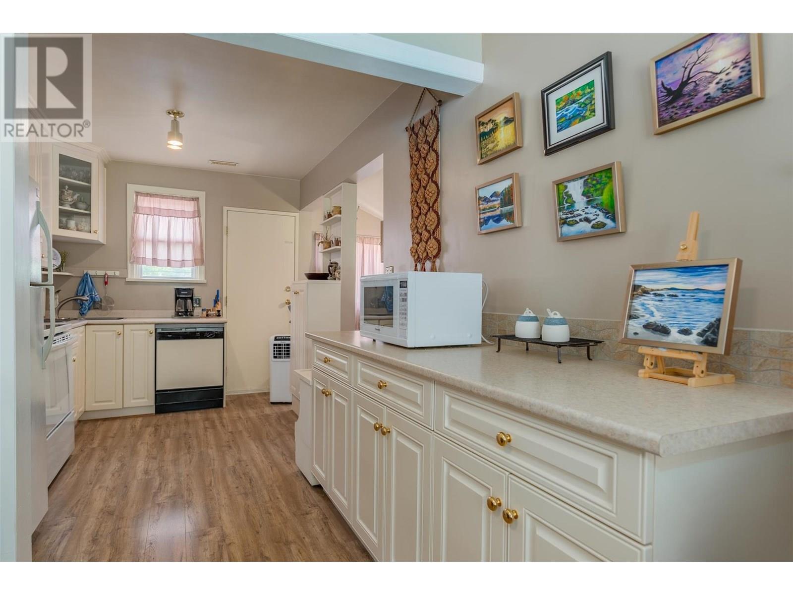 2068 Sixth Avenue, Trail