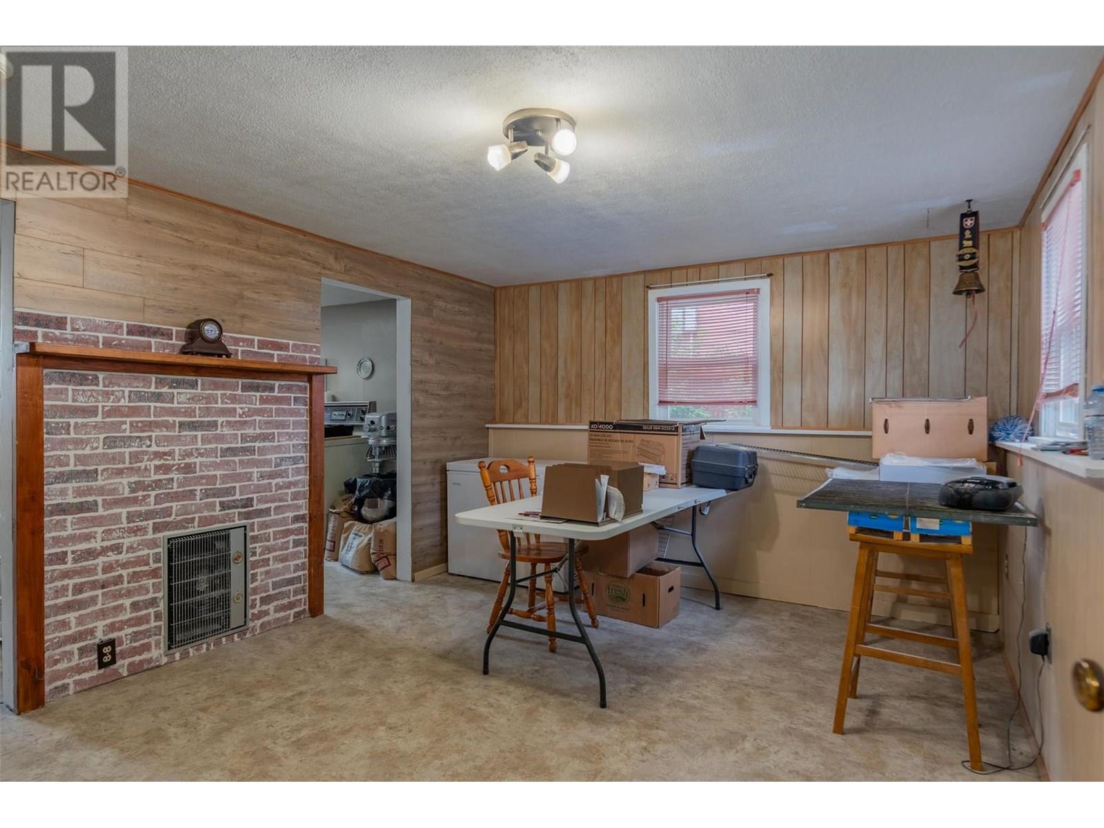 2068 Sixth Avenue, Trail