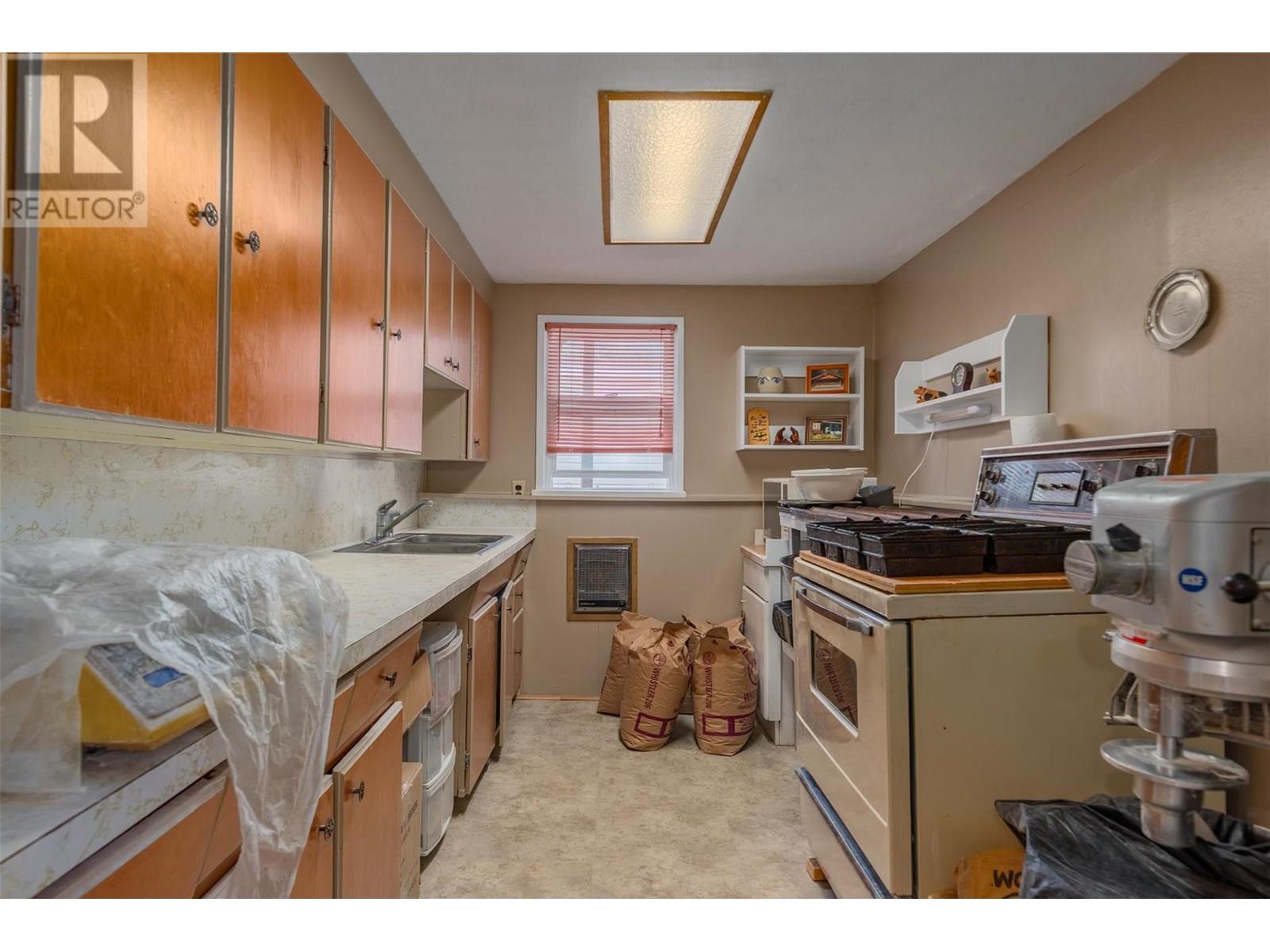 2068 Sixth Avenue, Trail