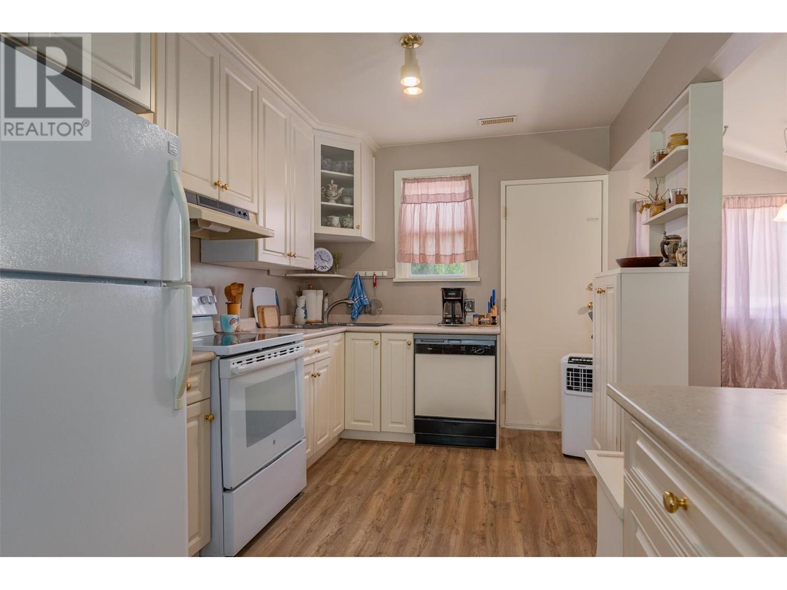 2068 Sixth Avenue, Trail