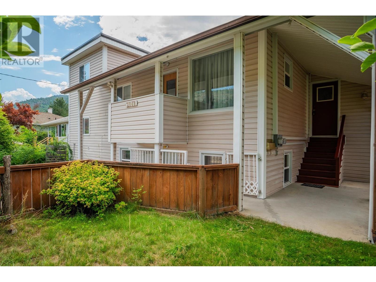 2068 Sixth Avenue, Trail