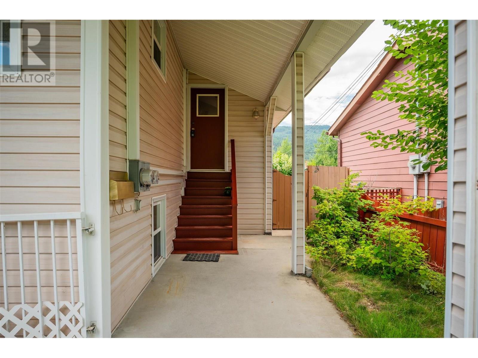 2068 Sixth Avenue, Trail