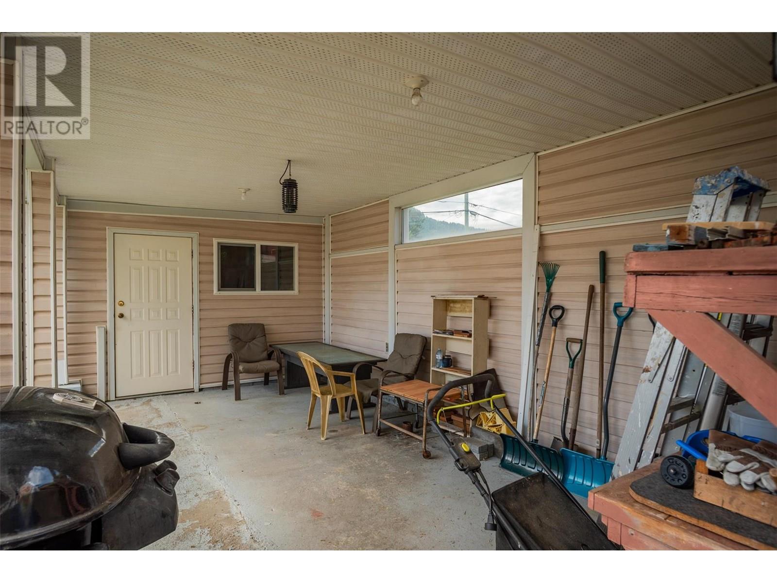 2068 Sixth Avenue, Trail