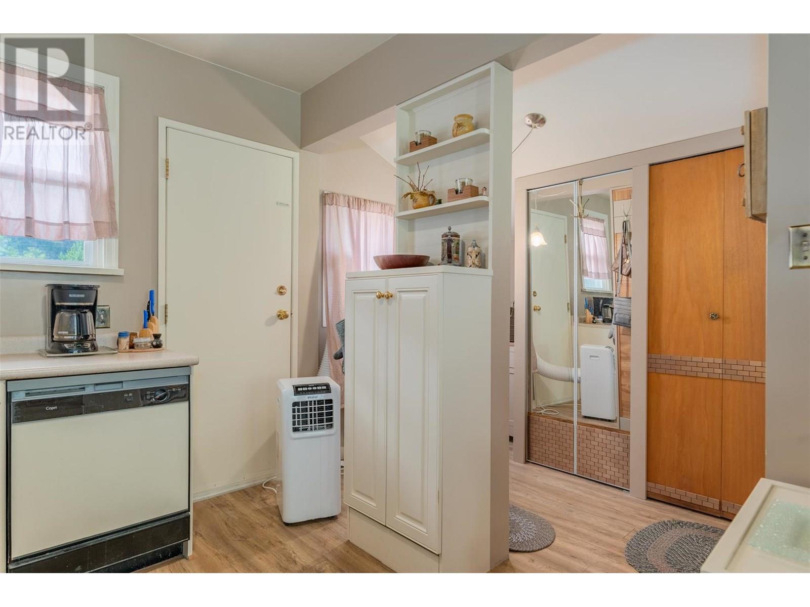 2068 Sixth Avenue, Trail