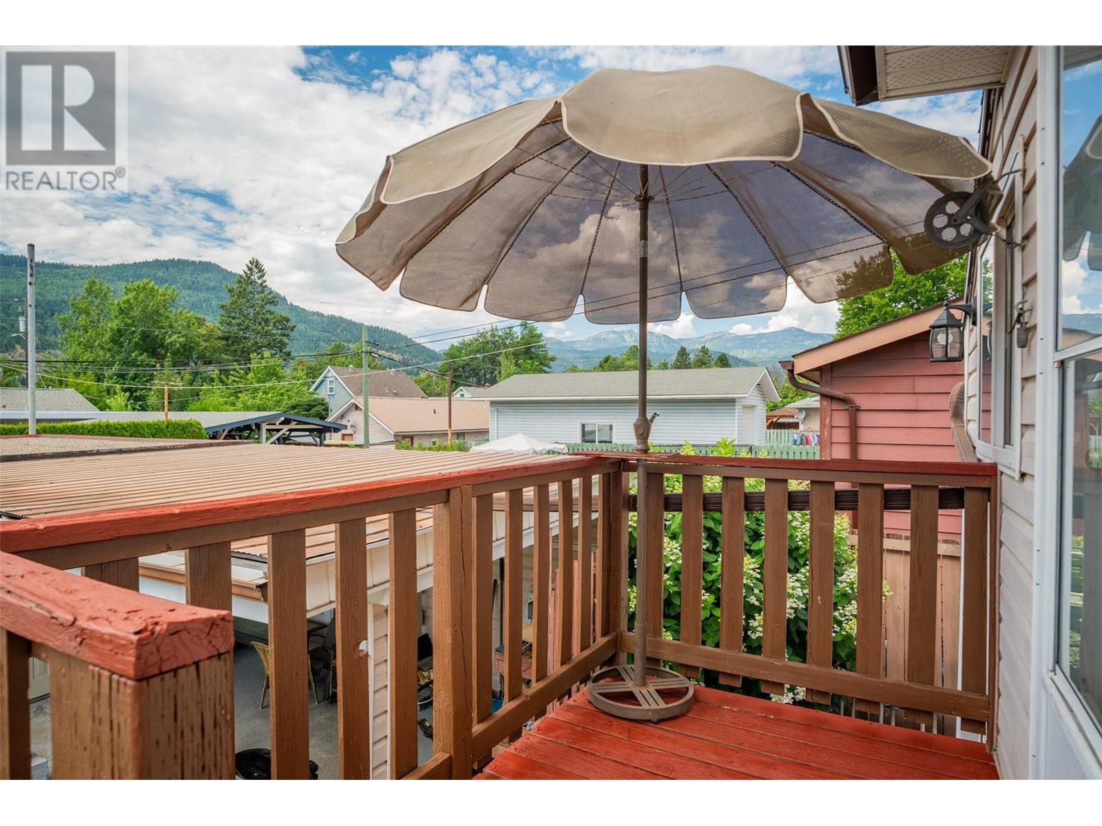 2068 Sixth Avenue, Trail