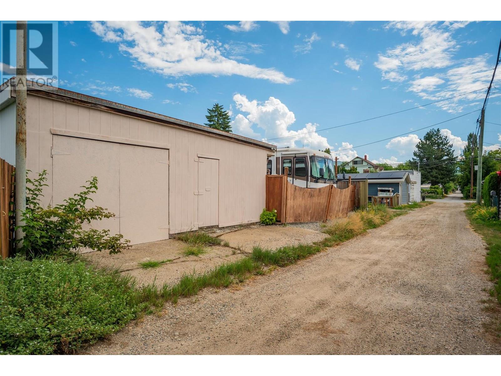 2068 Sixth Avenue, Trail