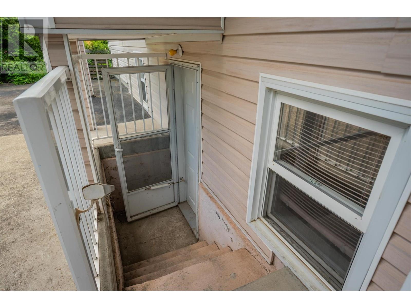2068 Sixth Avenue, Trail