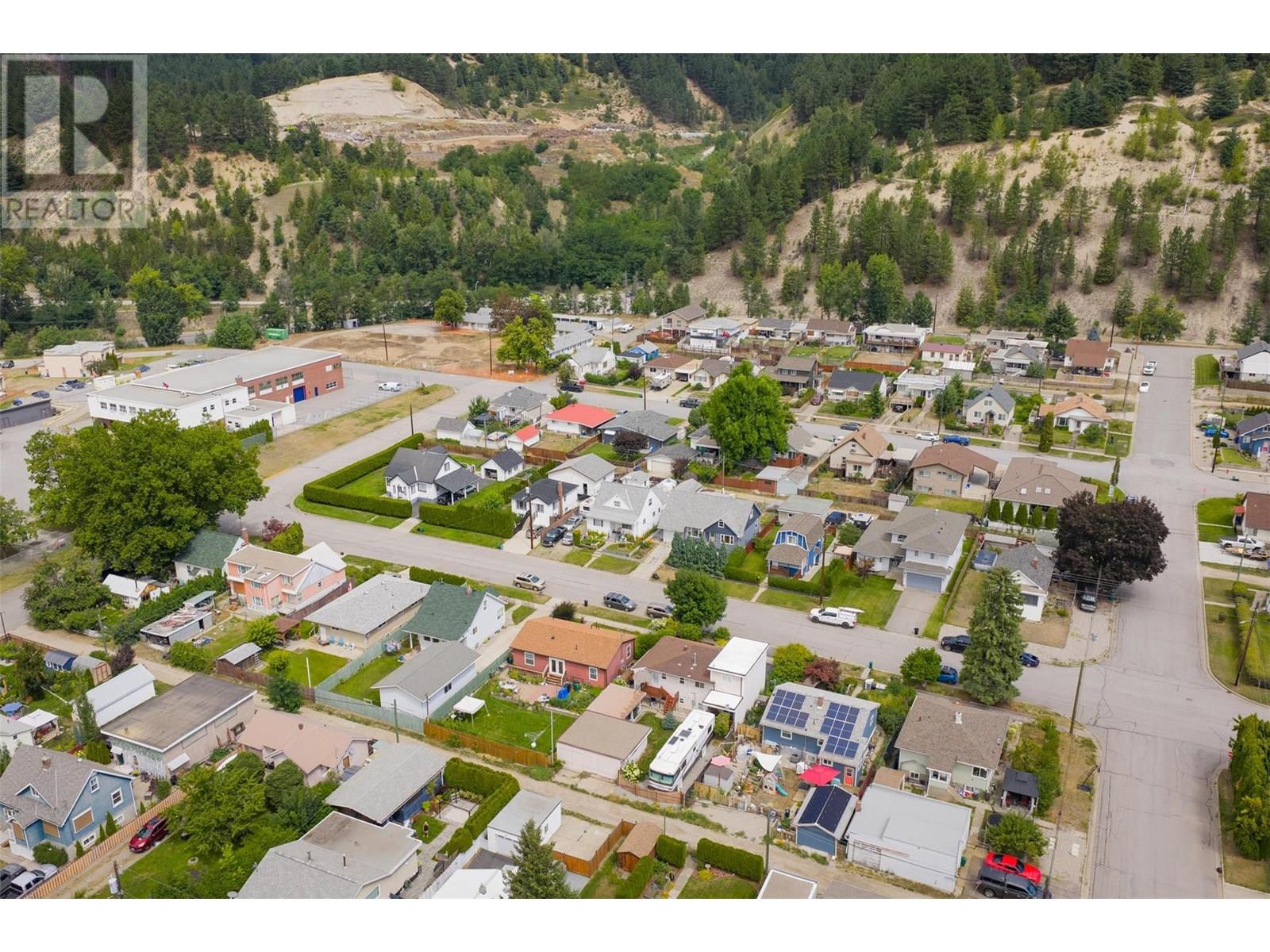 2068 Sixth Avenue, Trail