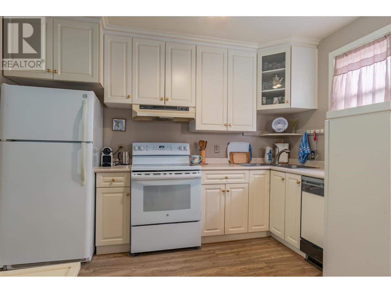 2068 Sixth Avenue, Trail