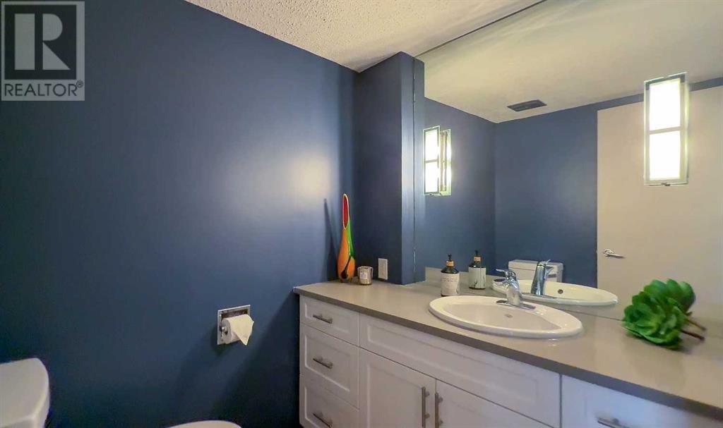 Single Family House for Sale in   Glenmore Trail SW Kelvin Grove Calgary 