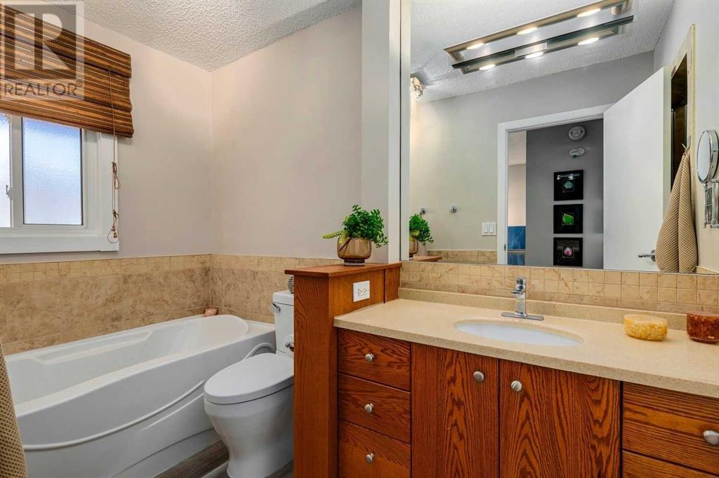 Single Family House for Sale in   Glenmore Trail SW Kelvin Grove Calgary 