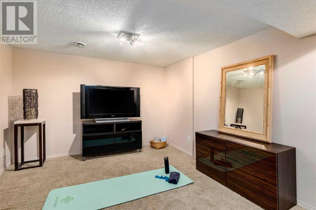 Single Family House for Sale in   Glenmore Trail SW Kelvin Grove Calgary 