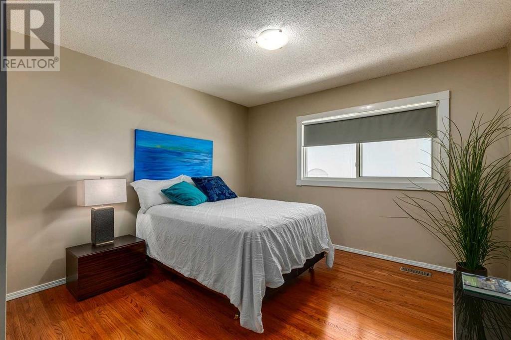Single Family House for Sale in   Glenmore Trail SW Kelvin Grove Calgary 