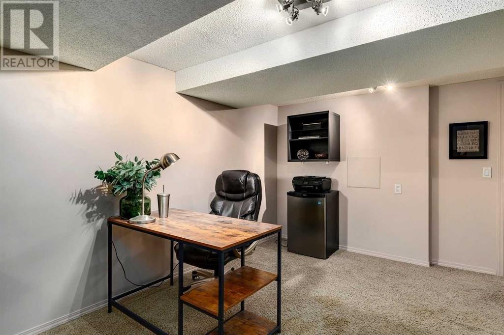 Single Family House for Sale in   Glenmore Trail SW Kelvin Grove Calgary 