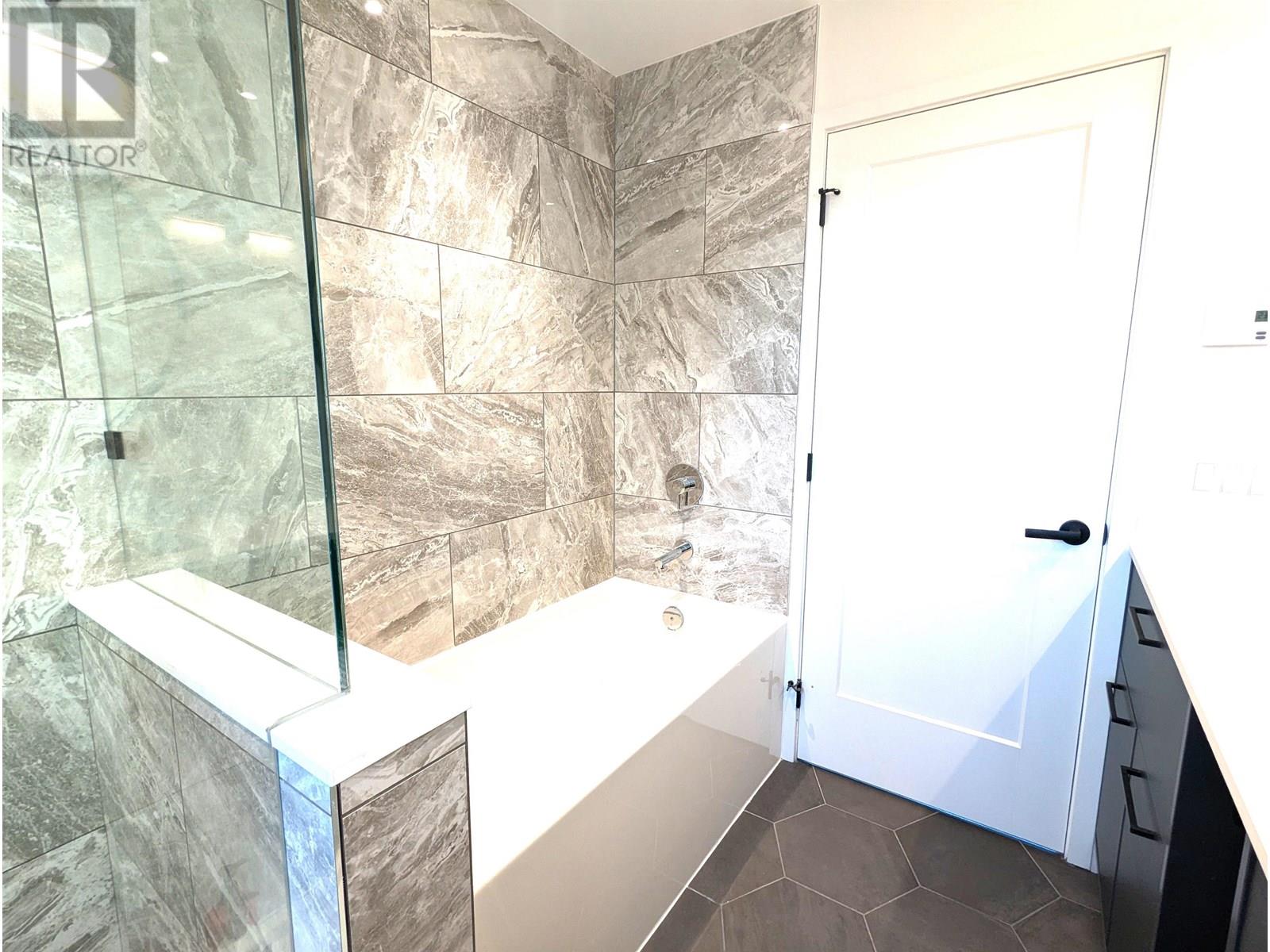 Photo 4 of 703 606 Foster Avenue, Coquitlam BC