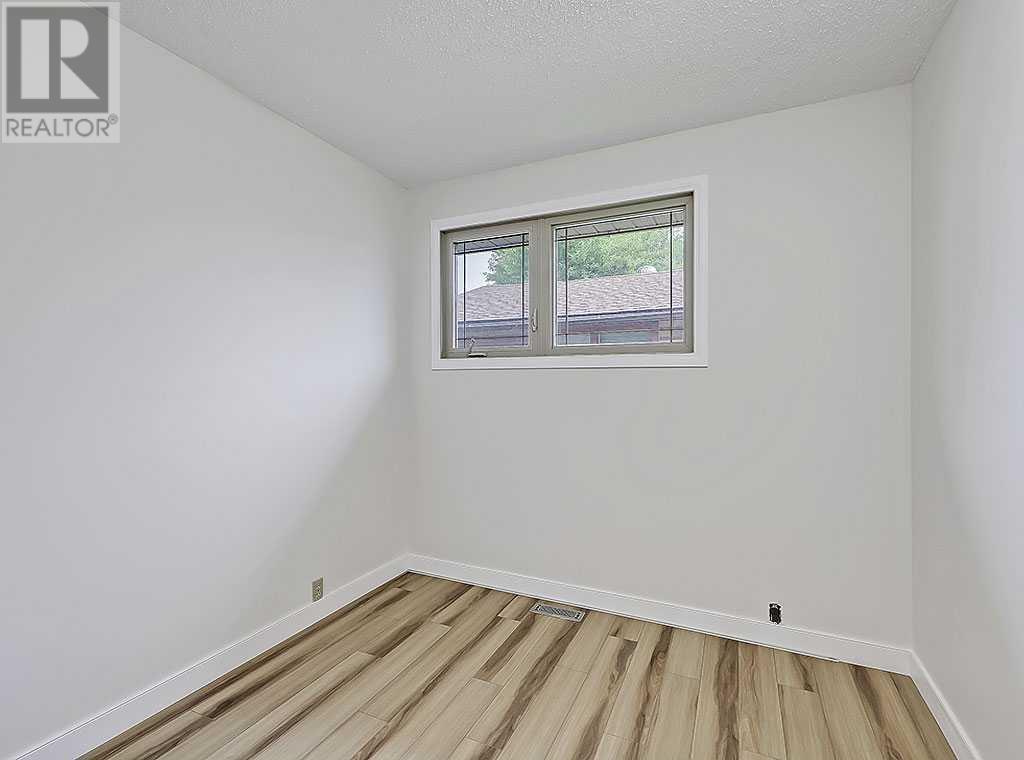 Single Family House Bungalow for Sale in  Lynnover Place SE Ogden Calgary 