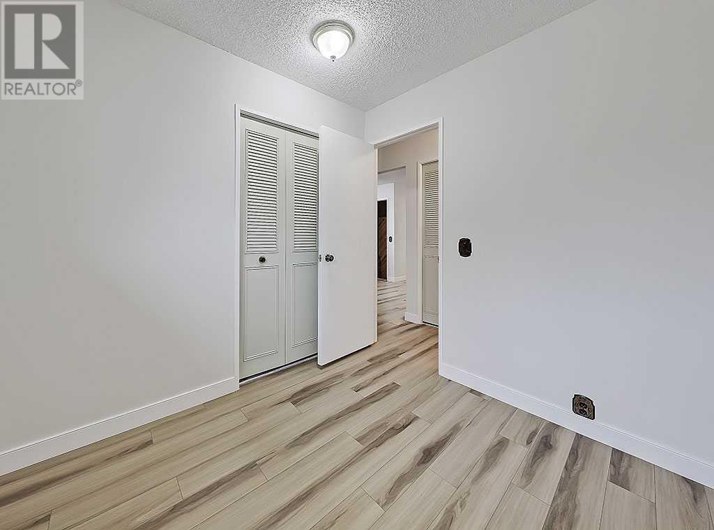 Single Family House Bungalow for Sale in  Lynnover Place SE Ogden Calgary 