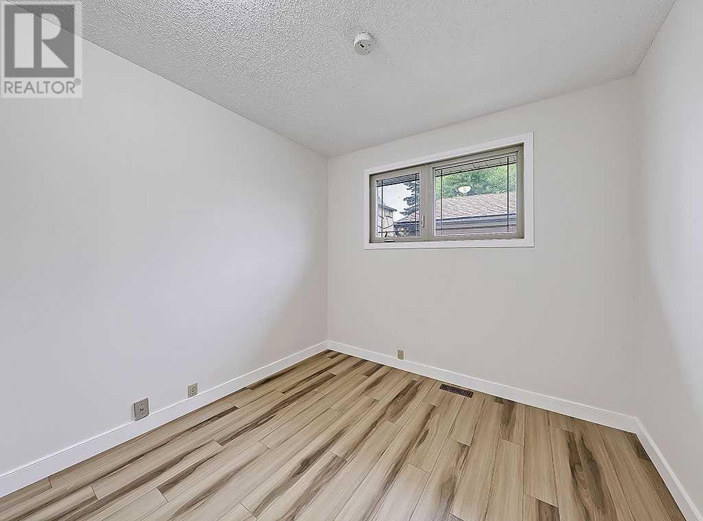 Single Family House Bungalow for Sale in  Lynnover Place SE Ogden Calgary 
