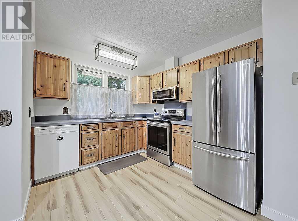 Single Family House Bungalow for Sale in  Lynnover Place SE Ogden Calgary 