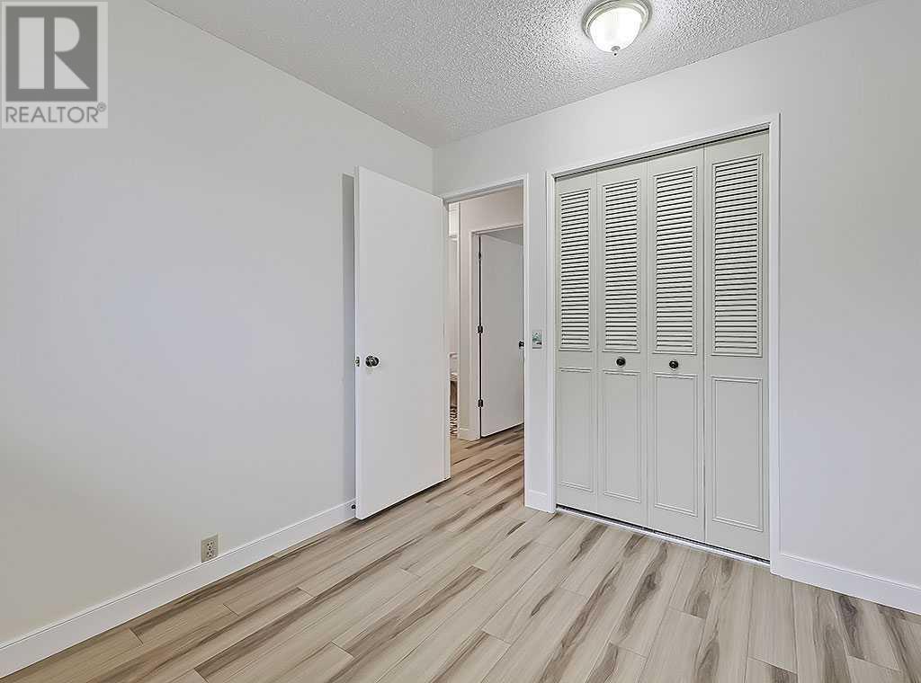 Single Family House Bungalow for Sale in  Lynnover Place SE Ogden Calgary 