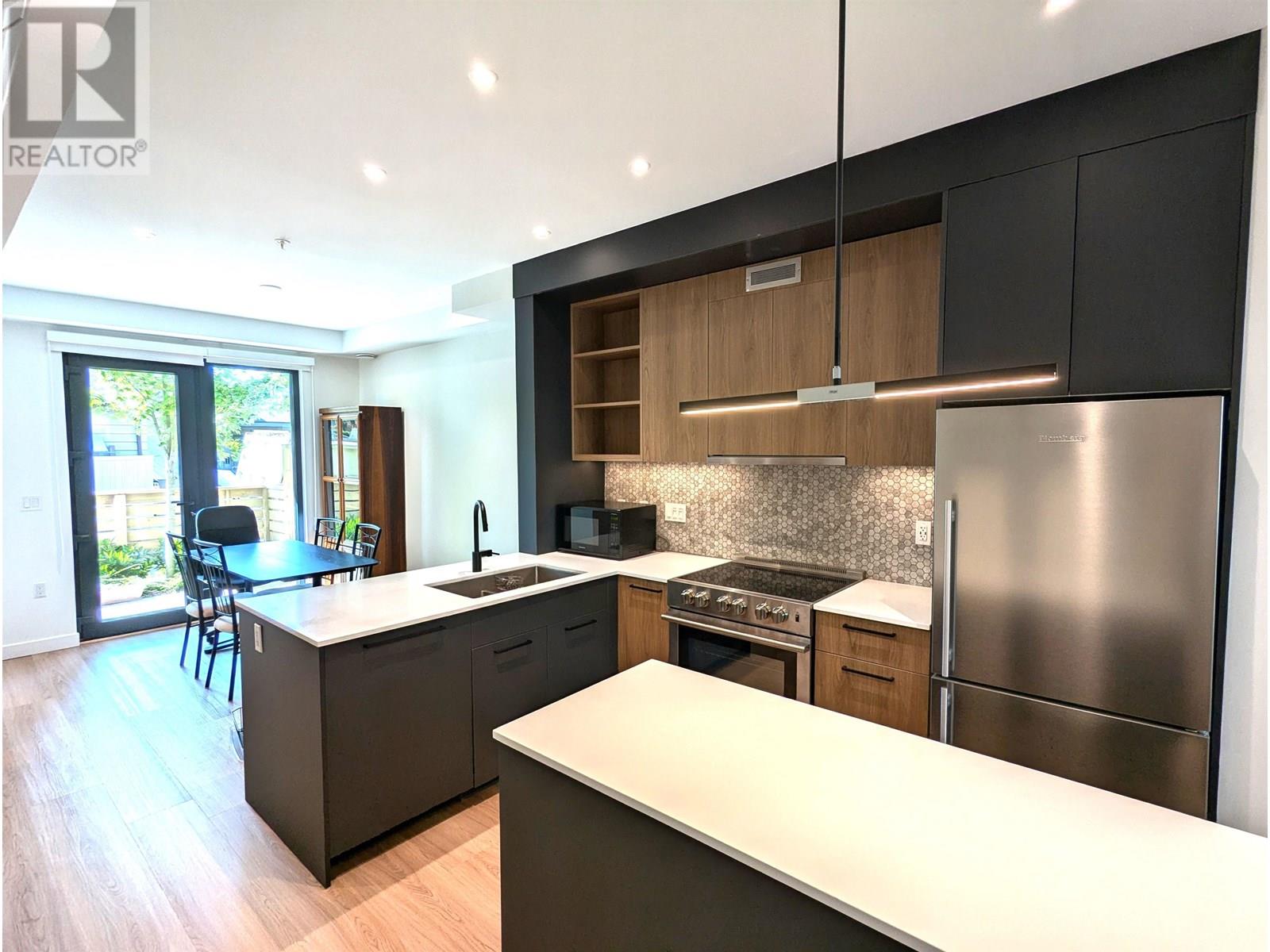 Photo 3 of 703 606 Foster Avenue, Coquitlam BC