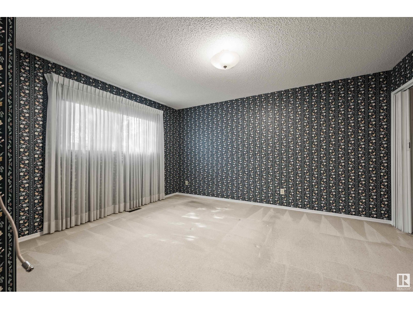 Photo 15 of 12411 47 Av Nw, Edmonton AB
