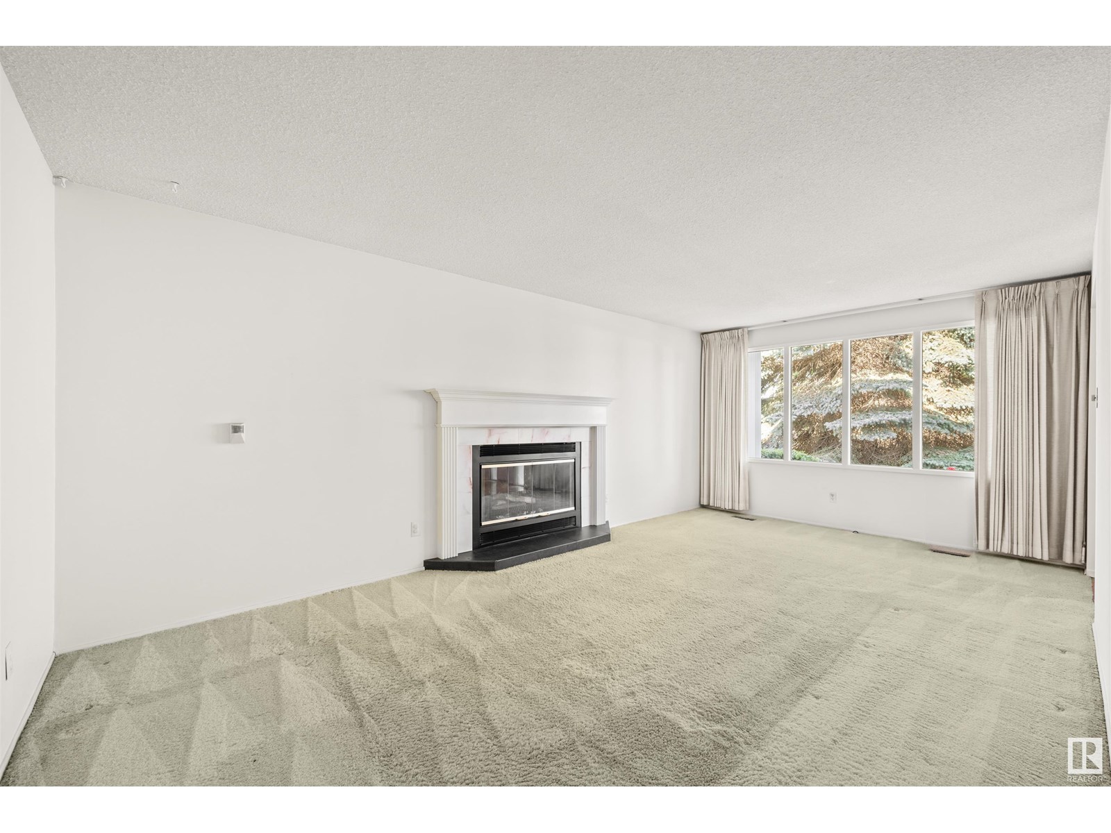 Photo 6 of 12411 47 Av Nw, Edmonton AB
